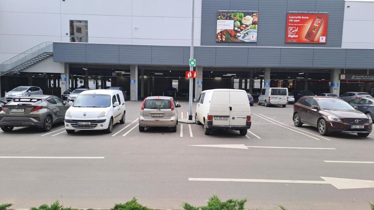 Appartement Airport 24&24 Car Parking à Chişinău Extérieur photo